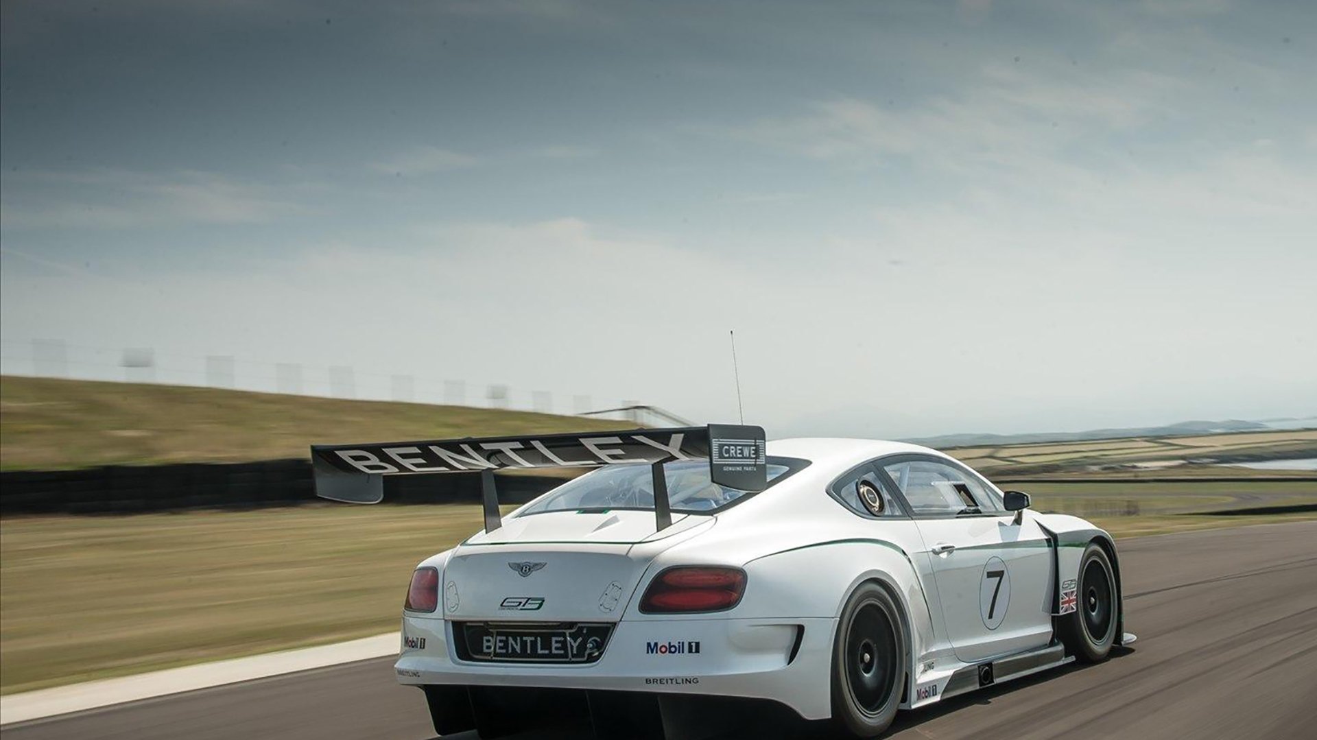 开云·Kaiyun网页版-英格兰中场大师掌控比赛节奏，英格兰中场天才