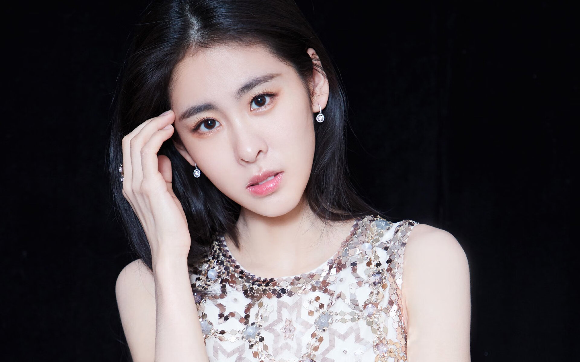 切尔西快速转换攻防节奏优势明显，切尔西的防守